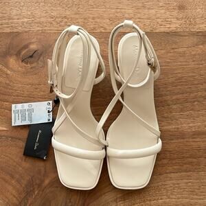 NWT Massimo Dutti Leather Sandals in Cream Size 37